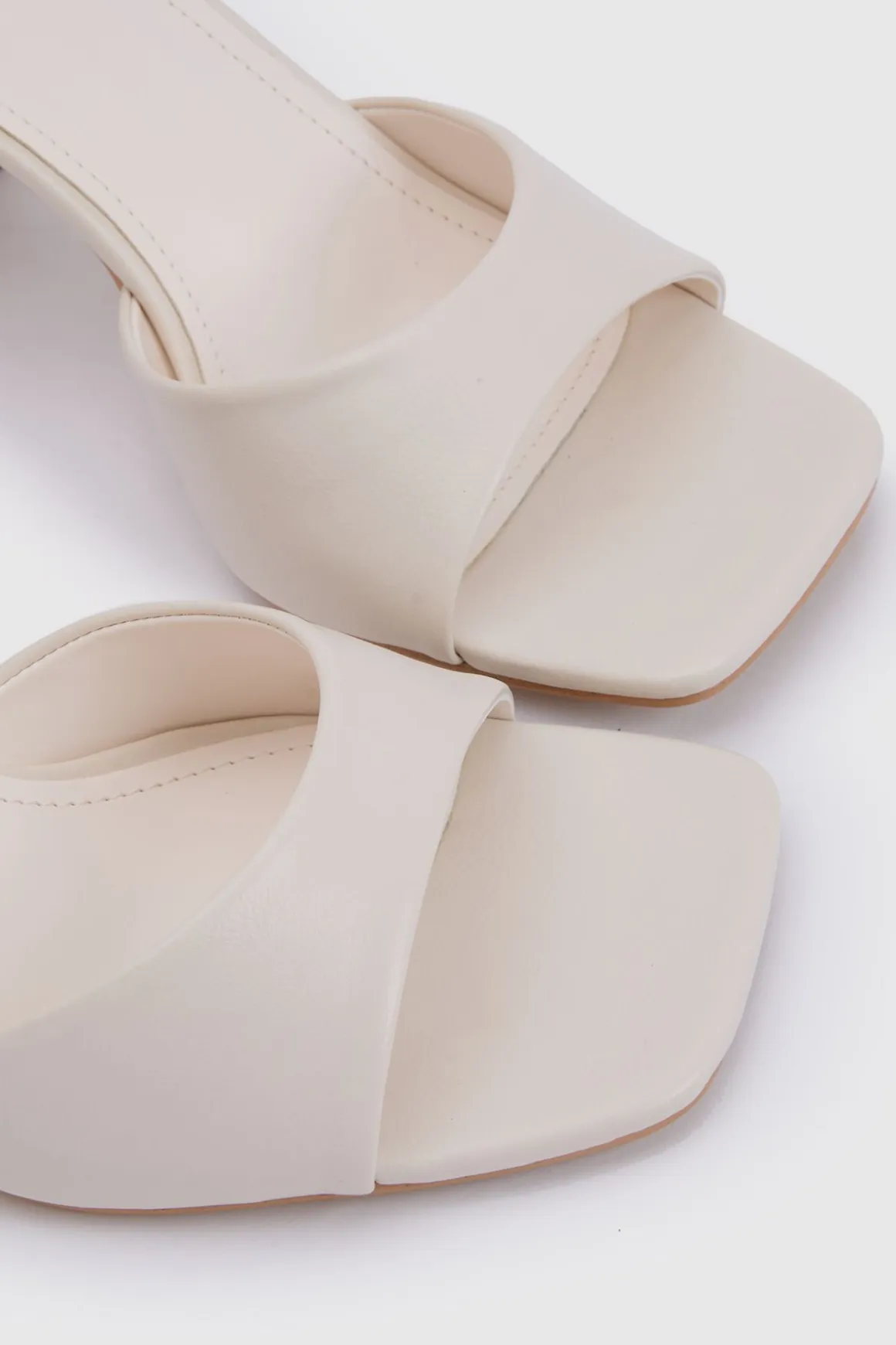 Escarpins Deux Brides Larges Coupe Large Talon Carré