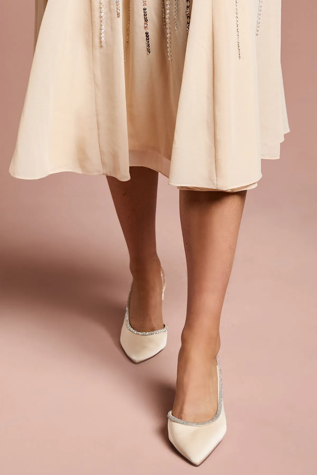 Coast Escarpins Sabrina Coupe Large en Satin avec Ornements Diamantés et Bride Arrière à Talon Stiletto< Chaussures Festives|Chaussures À Talons