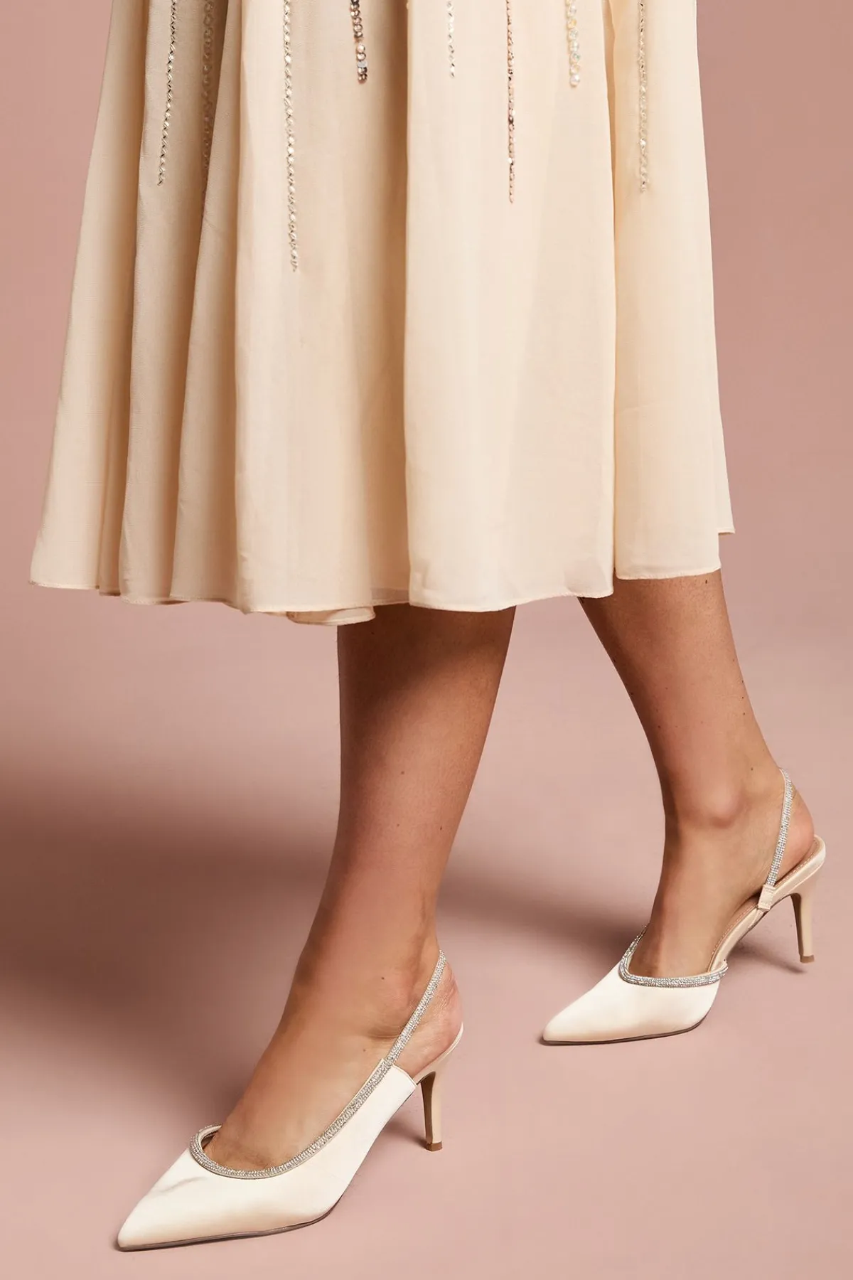 Coast Escarpins Sabrina Coupe Large en Satin avec Ornements Diamantés et Bride Arrière à Talon Stiletto< Chaussures Festives|Chaussures À Talons