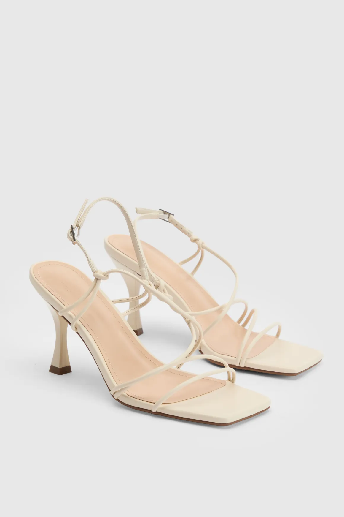Escarpins Stiletto À Brides Croisées Asymétriques Coupe Large