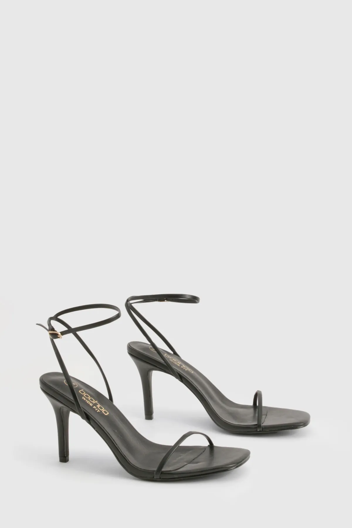 boohoo Escarpins stiletto à maintien large et design discret à talon bas< Chaussures Festives|Chaussures À Talons