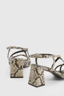 boohoo Escarpins à talon bas synthétique avec détail de boucle et lanières< Chaussures Festives|Chaussures À Talons