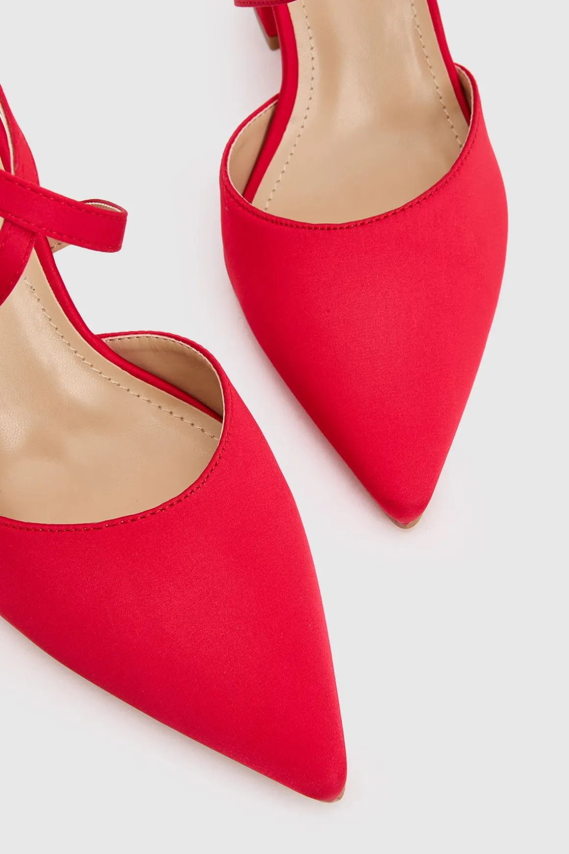 Escarpins à Talon Bloc Pointus en Satin avec Brides Croisées - Coupe Large Treat