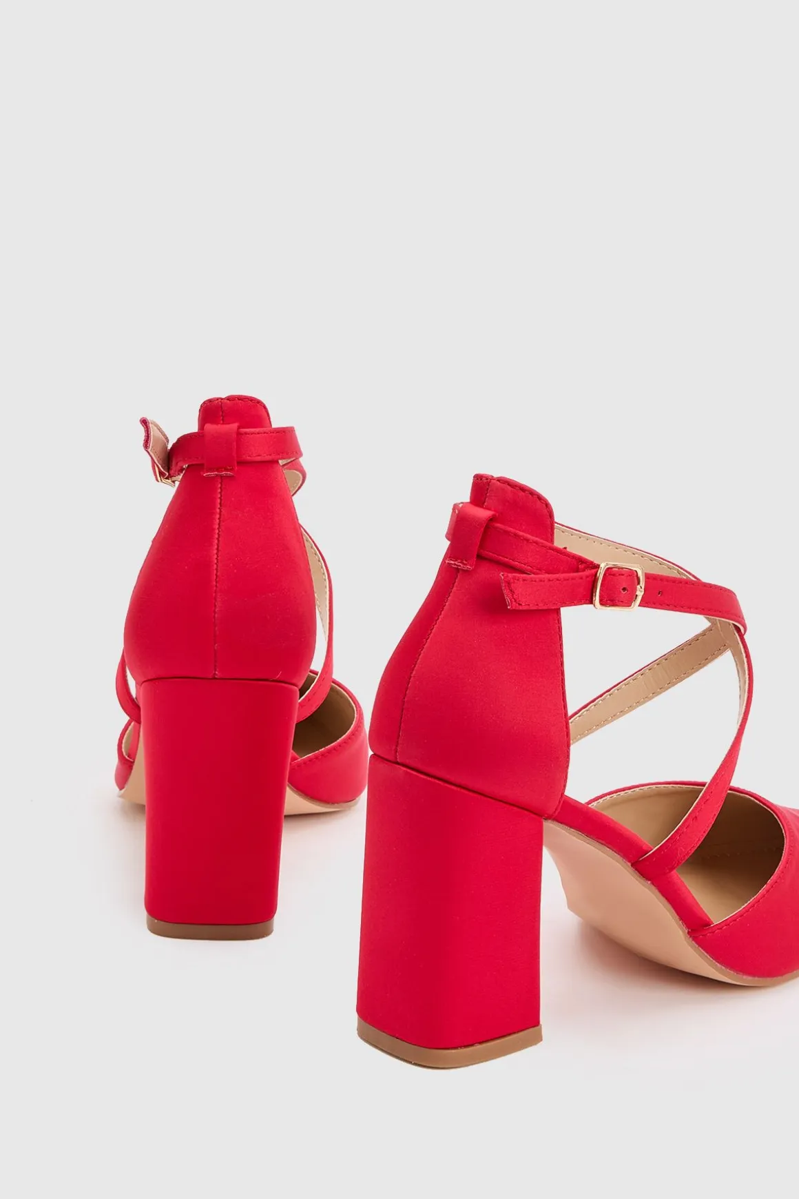 Escarpins à Talon Bloc Pointus en Satin avec Brides Croisées - Coupe Large Treat