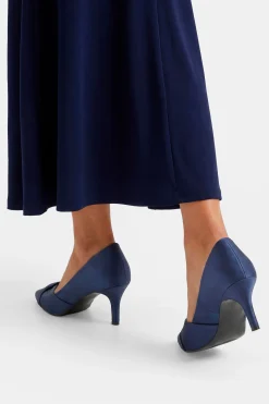 Escarpins À Talon Bobine Avec Chaussette Confort, Coupe Large Delina En Satin À Détail Torsadé Sur Le Devant