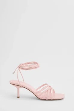 Escarpins À Talons Aiguilles Bas Avec Brides Croisées Et Liens À Nouer