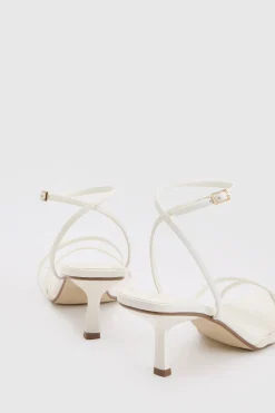 Escarpins À Talons Aiguilles Bas Avec Brides Asymétriques