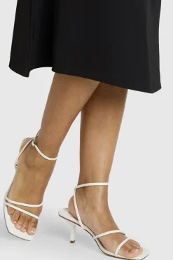 Escarpins À Talons Aiguilles Bas Avec Brides Asymétriques