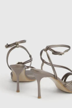 Escarpins À Talons Aiguilles Hauts Avec Brides Et Détails Métalliques