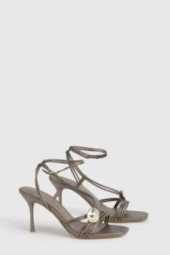 Escarpins À Talons Aiguilles Hauts Avec Brides Et Détails Métalliques