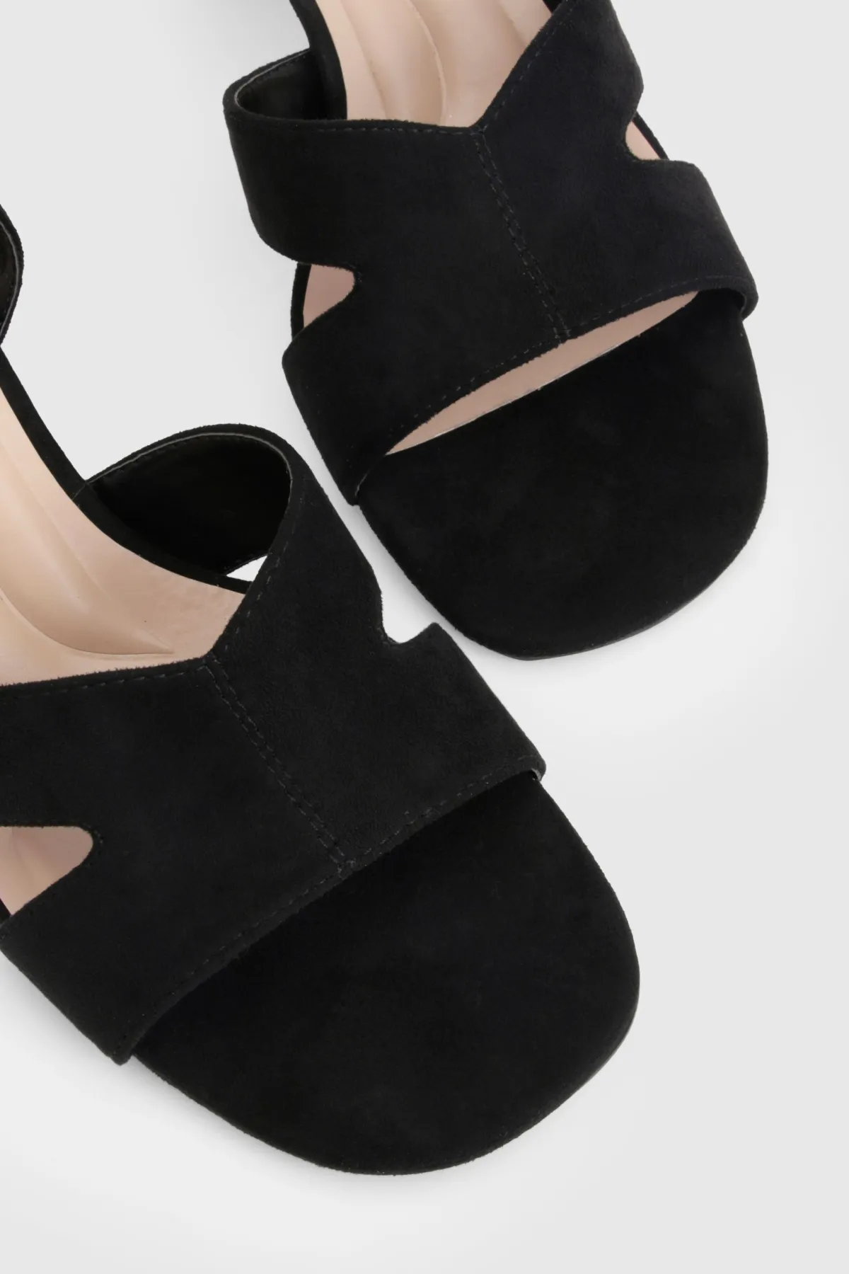 boohoo Escarpins À Talons Carrés Bas Avec Découpes Coupe Large< Chaussures Festives|Chaussures À Talons