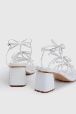 Escarpins À Talons Carrés Bas Coupe Large Avec Détails Triple Nœud
