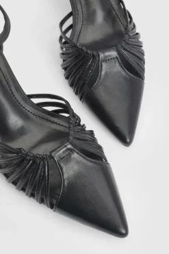 Escarpins À Talons Courts Avec Détails Découpés Et Brides