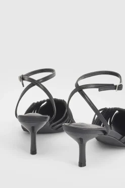 Escarpins À Talons Courts Avec Détails Découpés Et Brides