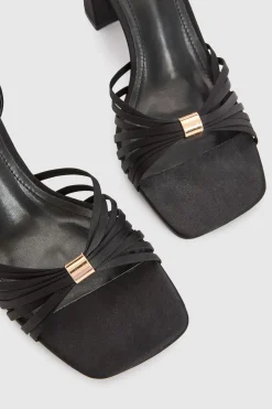 Escarpins À Talons Mi-hauts Satinés Avec Détail Métallique Et Brides