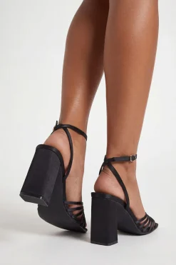 Escarpins À Talons Mi-hauts Satinés Avec Détail Métallique Et Brides