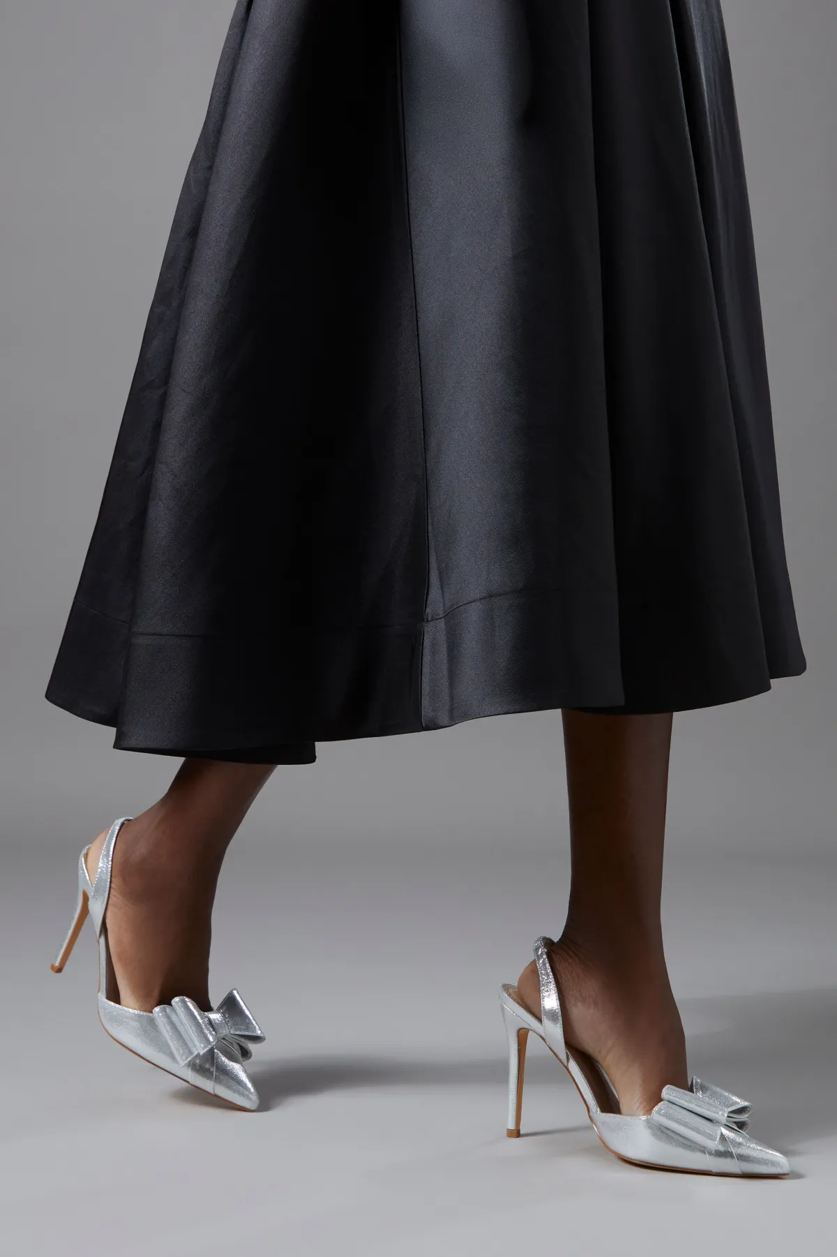 Coast Escarpins Tamara à Bride Arrière en Textile Métallisé avec Nœud en Satin et Talon Haut Stiletto< Chaussures Festives|Chaussures À Talons