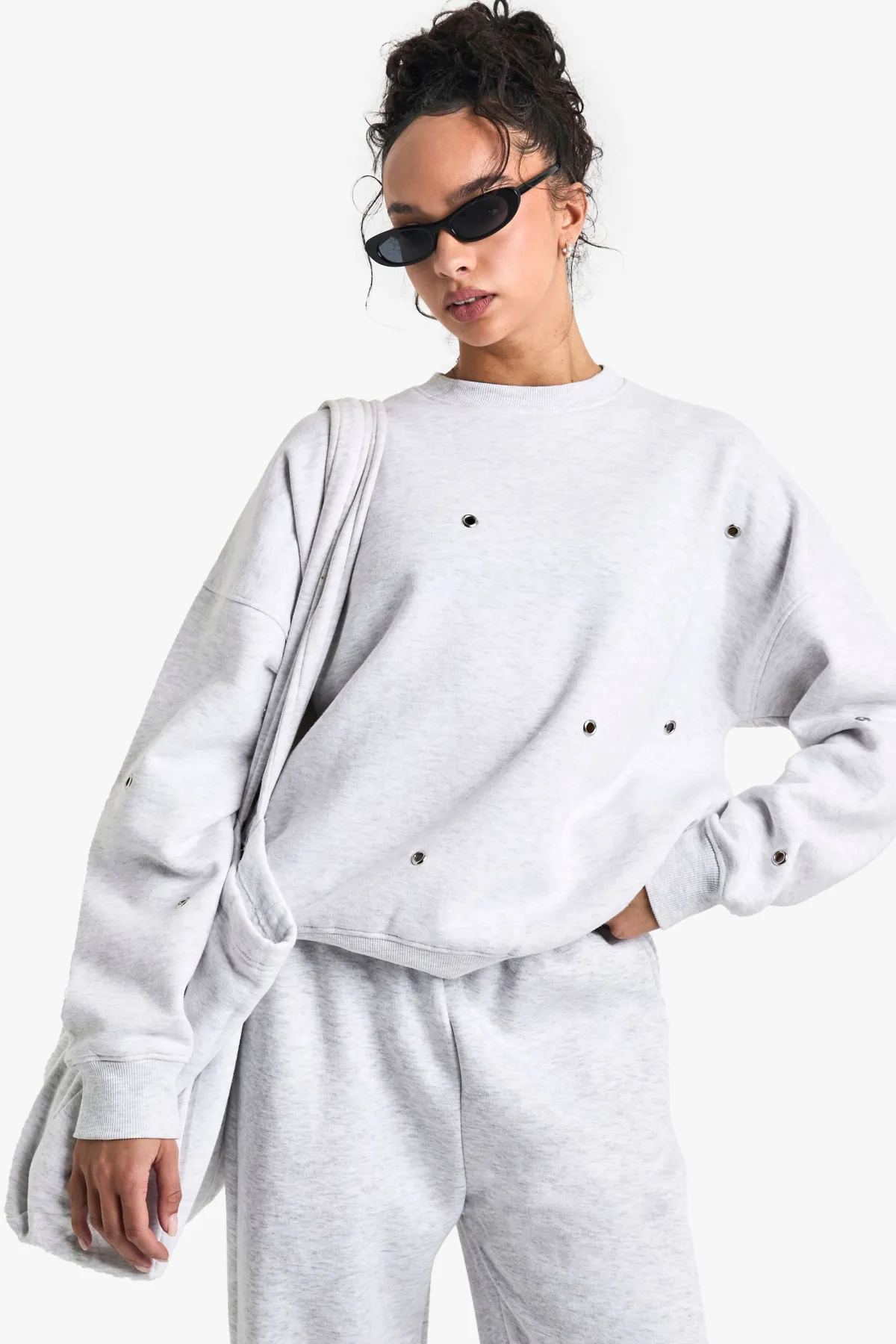 boohoo Eyelet Detail Oversized Sweatshirt<Femme Sweats À Capuche Et Sweats|Sweats À Capuche Et Sweatshirts