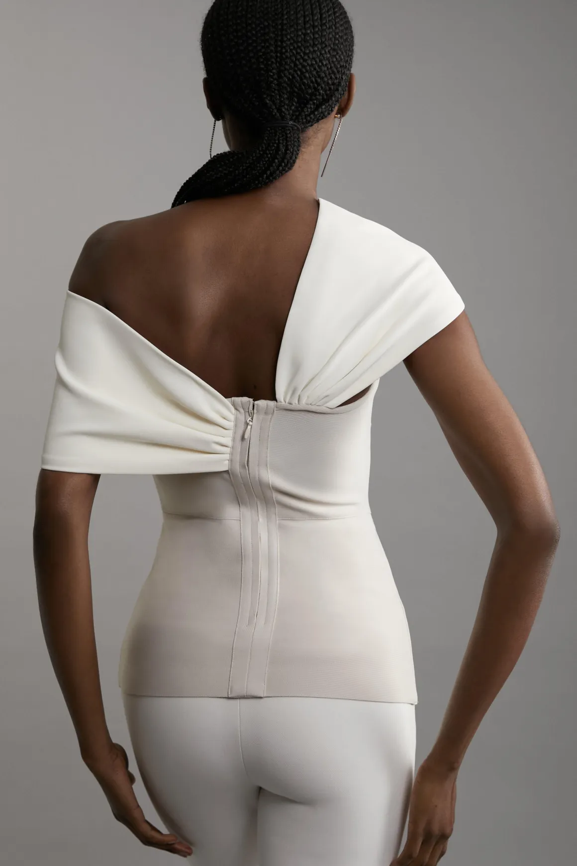 Figure Form Bandage Knit Haut à Bretelles Asymétriques