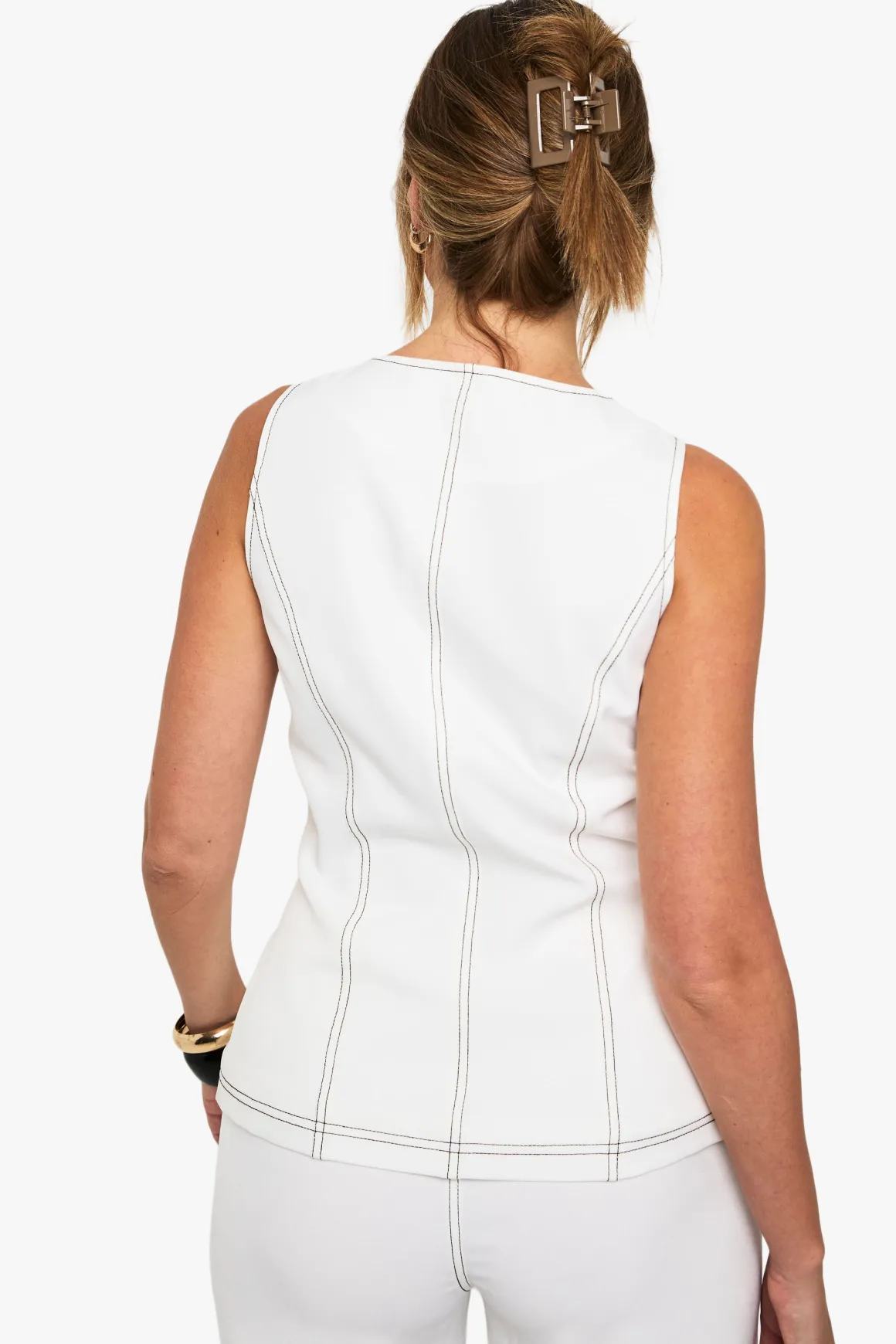 Gilet à boutons dorés et à couture contrastante