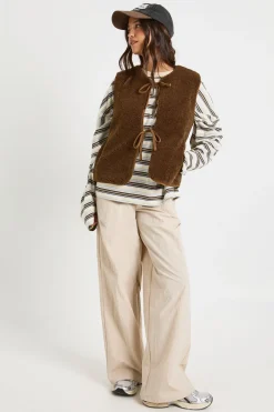 boohoo Gilet à détail de nouage Teddy<Femme Looks Chocolat|Manteaux Et Vestes D’Automne