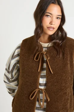 boohoo Gilet à détail de nouage Teddy<Femme Looks Chocolat|Manteaux Et Vestes D’Automne