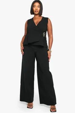 boohoo Gilet à détails dorés et pantalon à jambes larges<Femme Ensembles