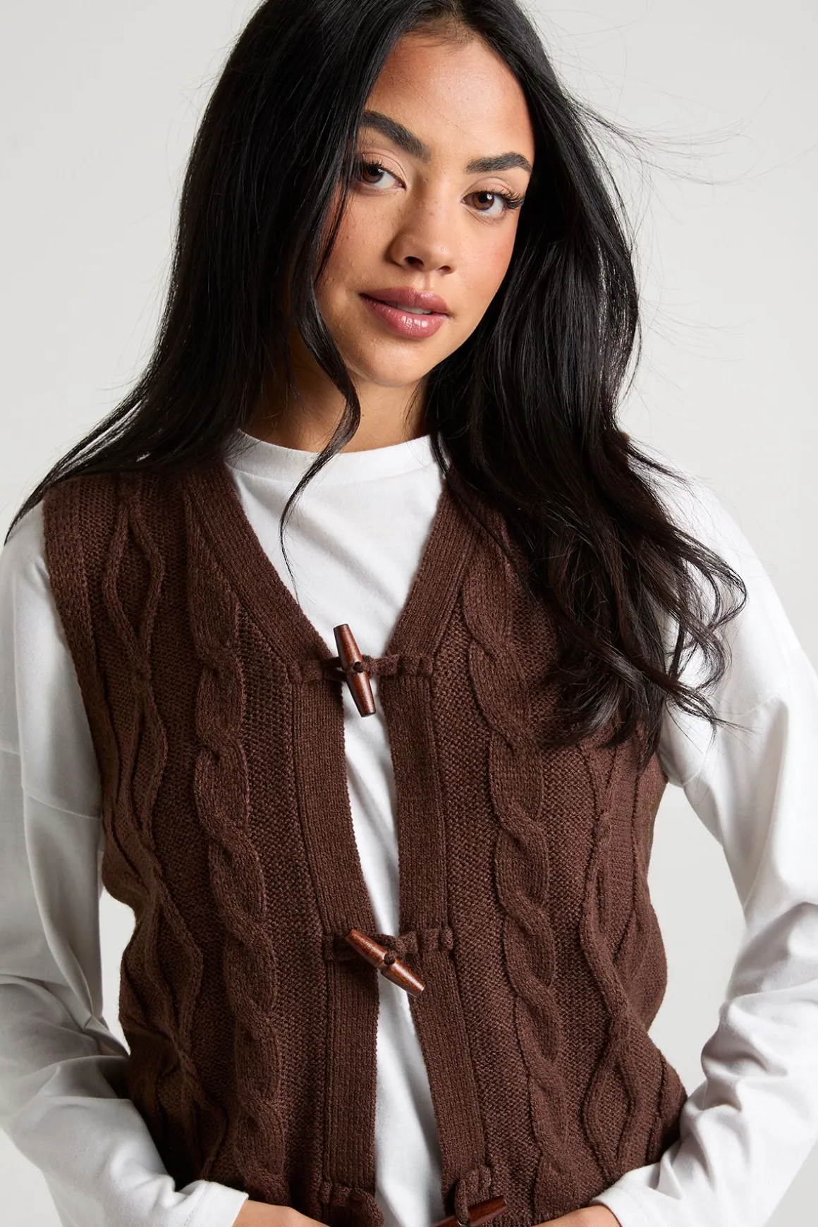 Gilet en maille côtelée à bouton bascule