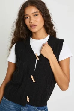 boohoo Gilet en maille torsadée à boutons toggle<Femme Pulls Et Gilets|Toutes Les Mailles