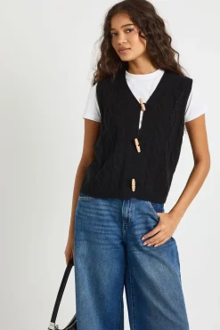 boohoo Gilet en maille torsadée à boutons toggle<Femme Pulls Et Gilets|Toutes Les Mailles