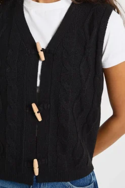 boohoo Gilet en maille torsadée à boutons toggle<Femme Pulls Et Gilets|Toutes Les Mailles