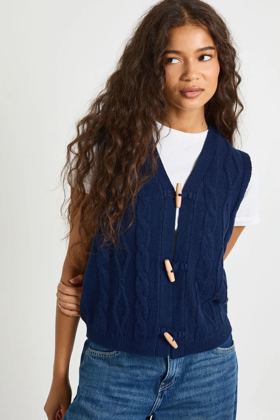 Gilet en maille torsadée à boutons à bascule