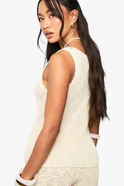 Gilet en maille torsadée crocheté à l'avant