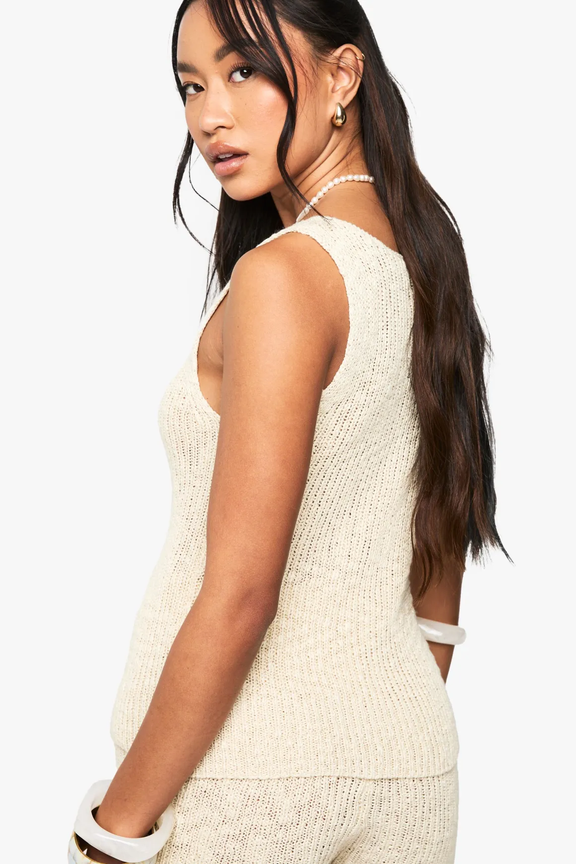 Gilet en maille torsadée crocheté à l'avant