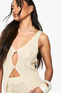 Gilet en maille torsadée crocheté à l'avant