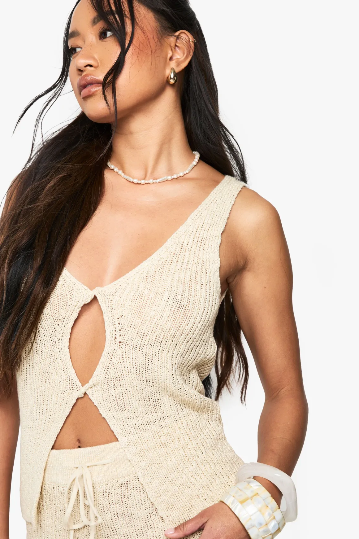 Gilet en maille torsadée crocheté à l'avant