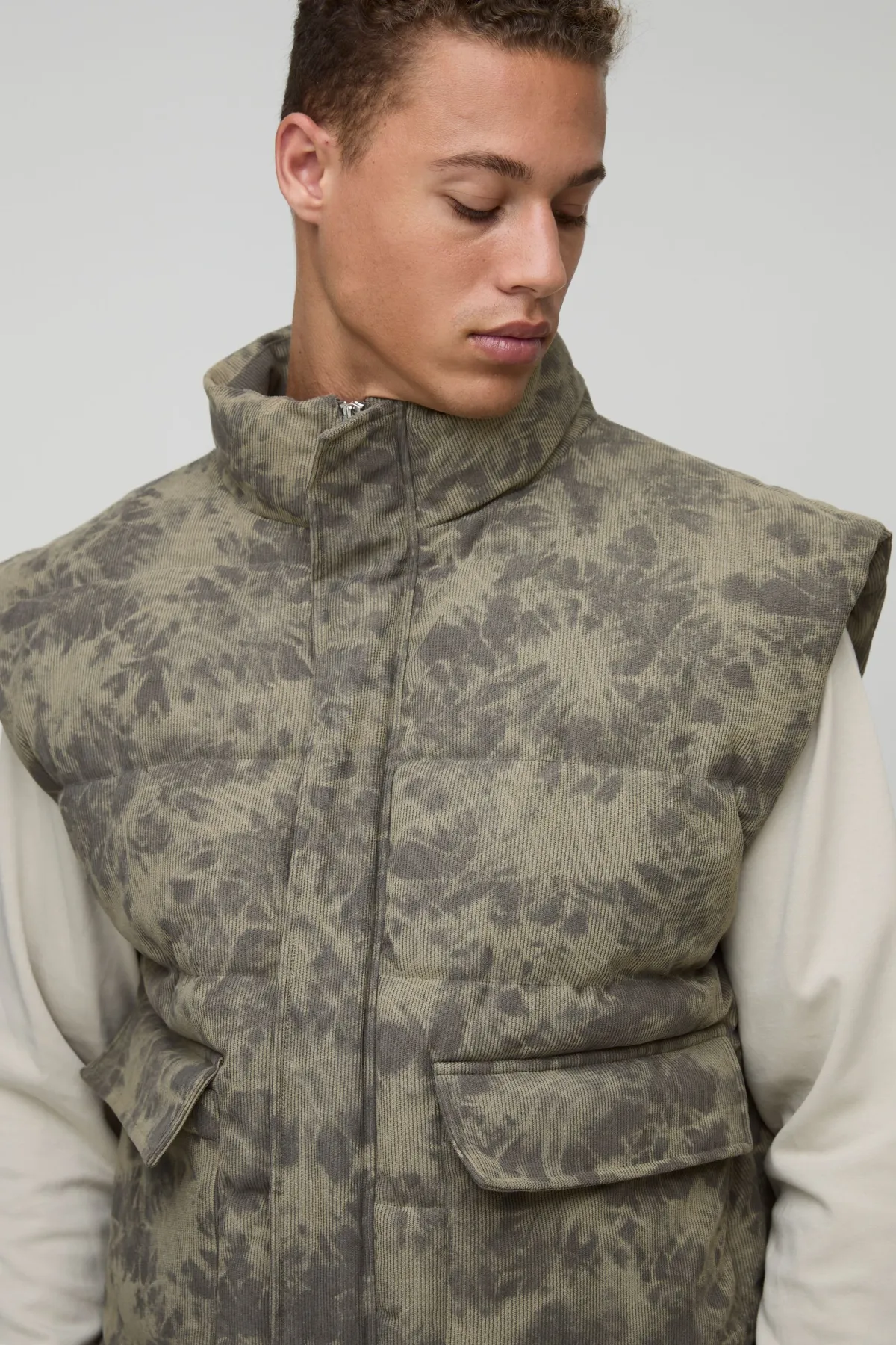 boohooMAN Gilet oversize en velours côtelé lavé à col entonnoir, version grande<Homme Tout Afficher|Vestes & Manteaux Tall