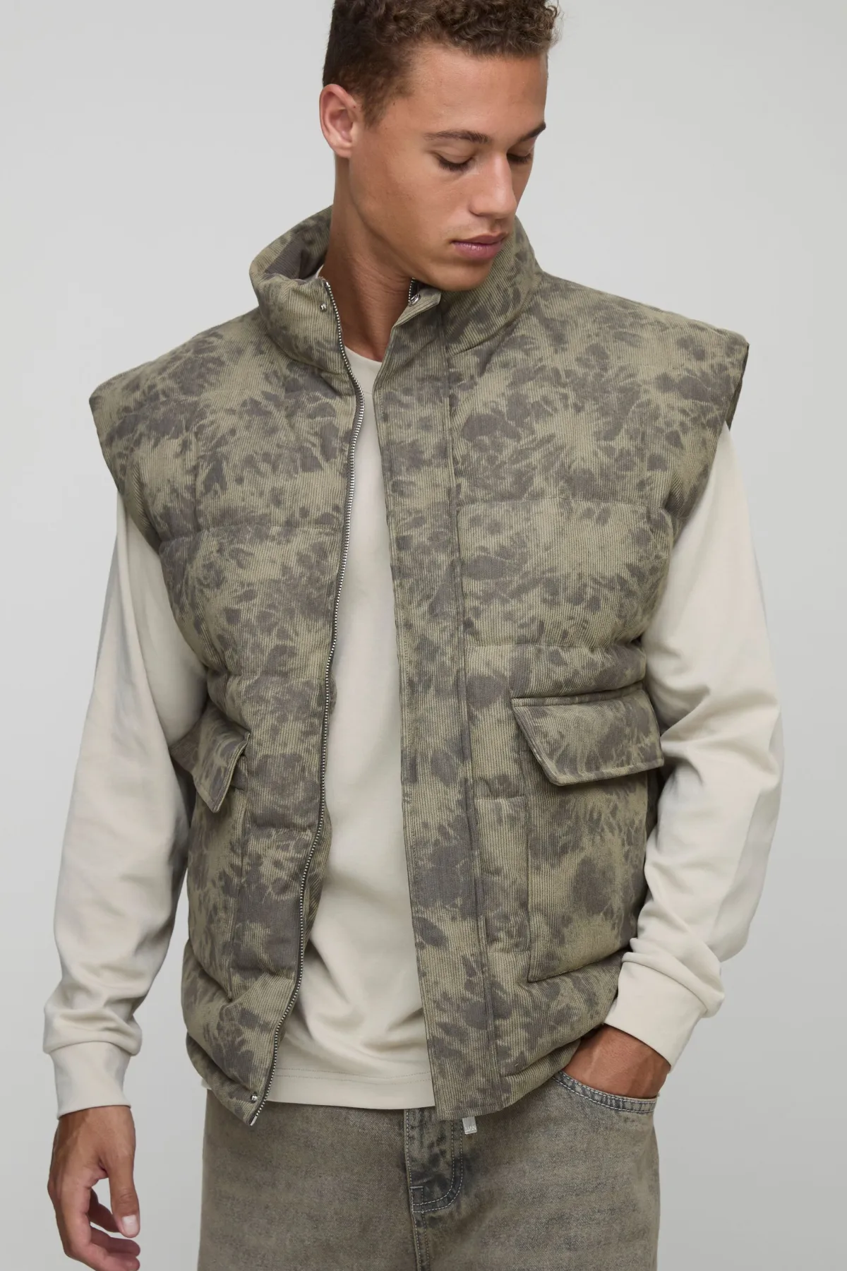 boohooMAN Gilet oversize en velours côtelé lavé à col entonnoir, version grande<Homme Tout Afficher|Vestes & Manteaux Tall