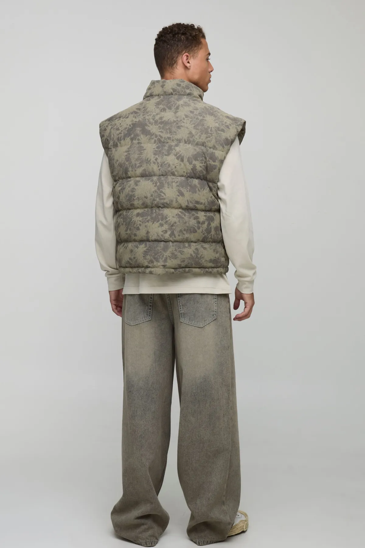 boohooMAN Gilet oversize en velours côtelé lavé à col entonnoir, version grande<Homme Tout Afficher|Vestes & Manteaux Tall