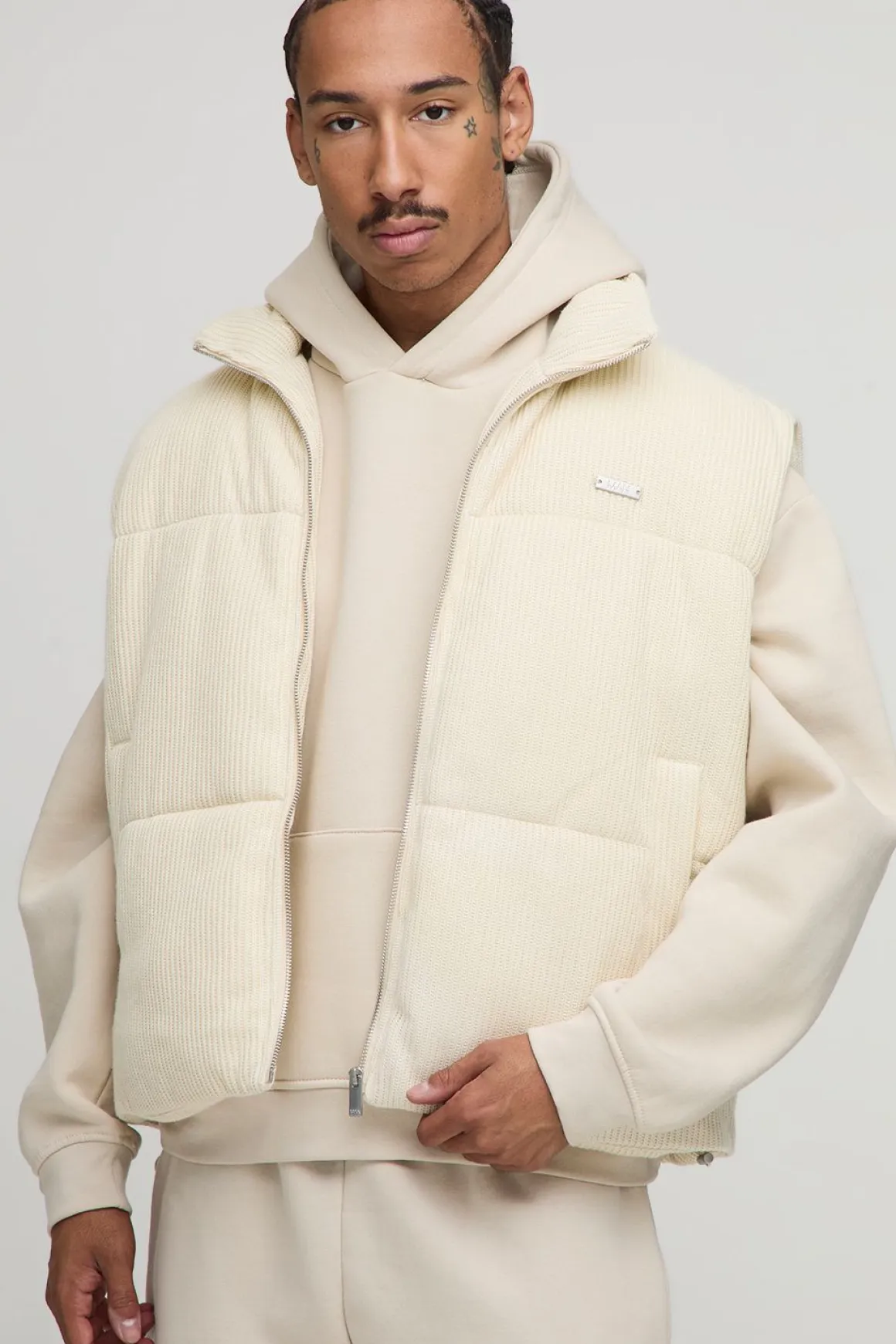 Gilet puffer tricoté à col entonnoir, coupe boxy