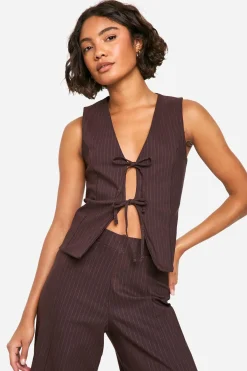 boohoo Gilet rayé à fines rayures avec nouage frontal pour grande taille<Femme Tailleurs|Looks Chocolat