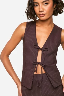 boohoo Gilet rayé à fines rayures avec nouage frontal pour grande taille<Femme Tailleurs|Looks Chocolat