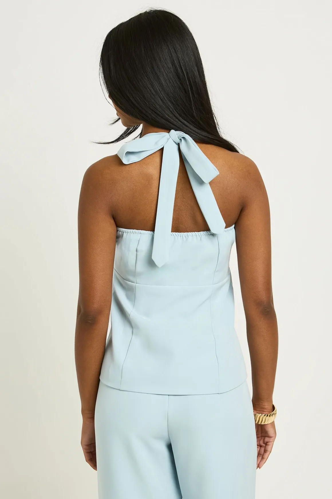 Gilet Sans Manches Col Carré Encolure Licou Boutons Dorés