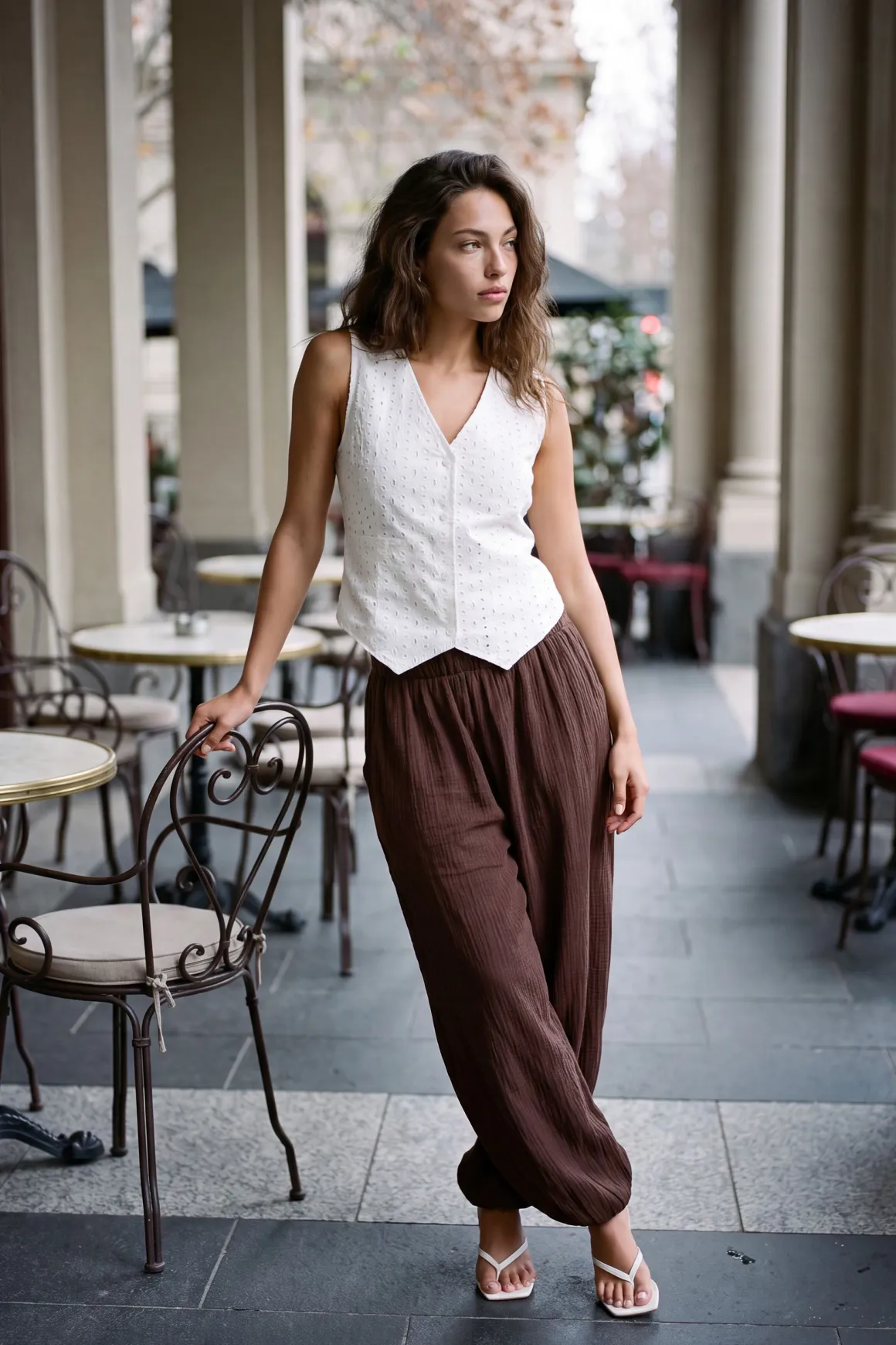 Gilet Sans Manches Col V Broderie Anglaise