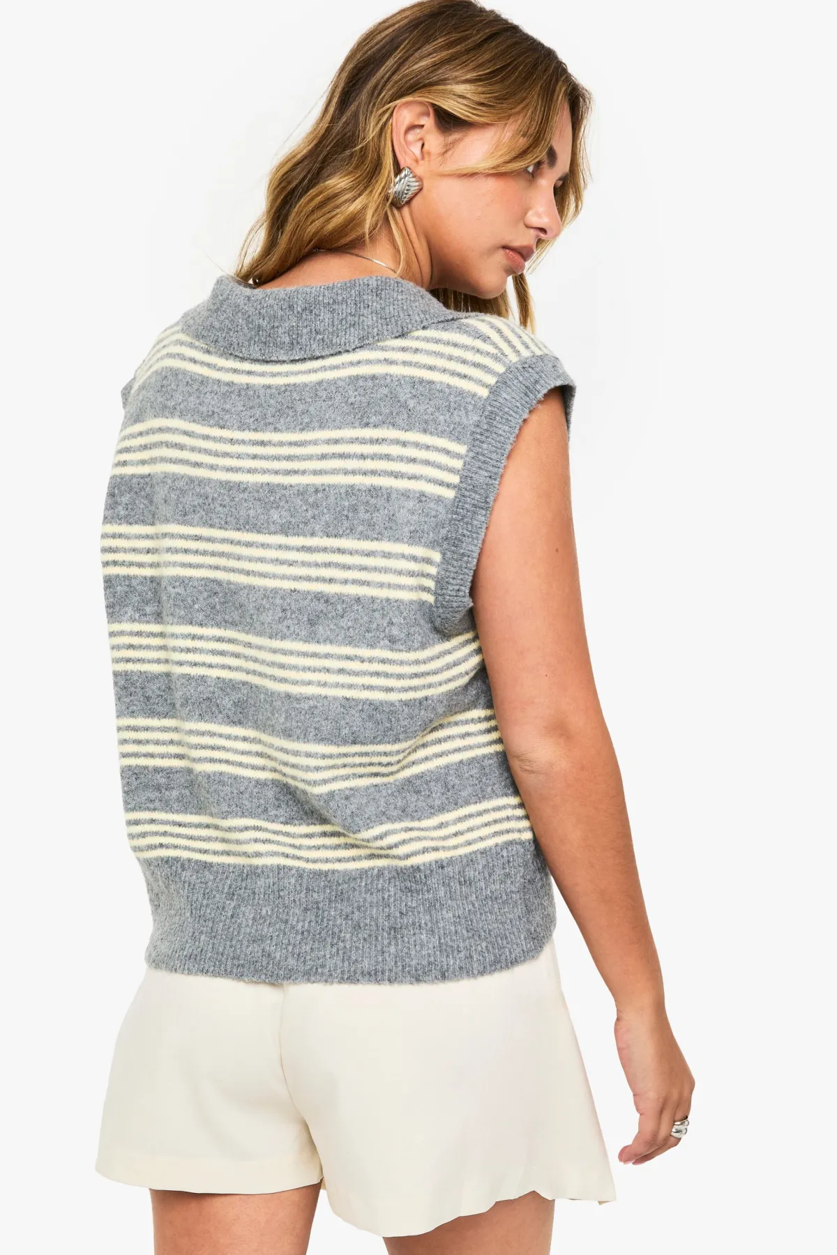boohoo Gilet tricoté à fines rayures avec col et encolure en V<Femme Pulls Et Gilets|Toutes Les Mailles