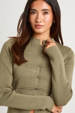 Gilet Tricoté Militaire À Détails De Boutons
