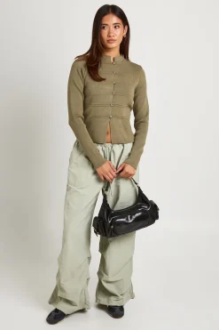 Gilet Tricoté Militaire À Détails De Boutons