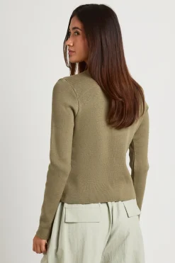 Gilet Tricoté Militaire À Détails De Boutons
