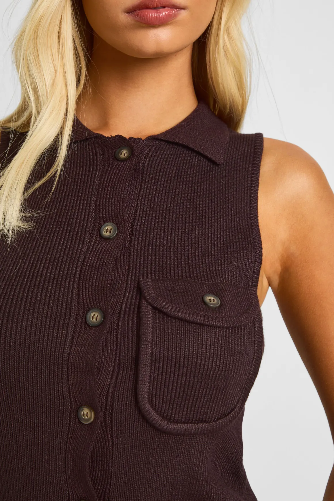 Gilet tricoté premium à côtes épaisses et détails de poche