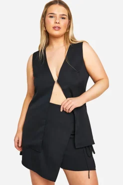 Grande taille - Ensemble avec gilet à agrafes et jupe-short